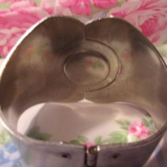"Vtg Aluminum Hinged Clamp Style Bracelet " - Picture 4 of 8